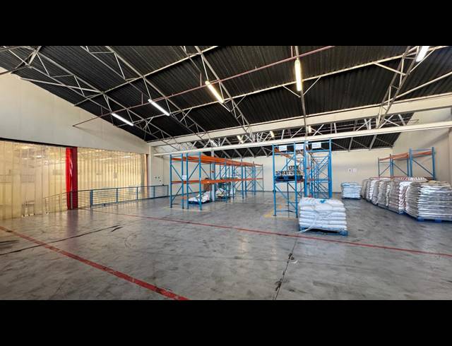 2,600M² WAREHOUSE FOR SALE IN WYNBERG